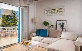 Breeze One Bedroom Apartment By Blupine